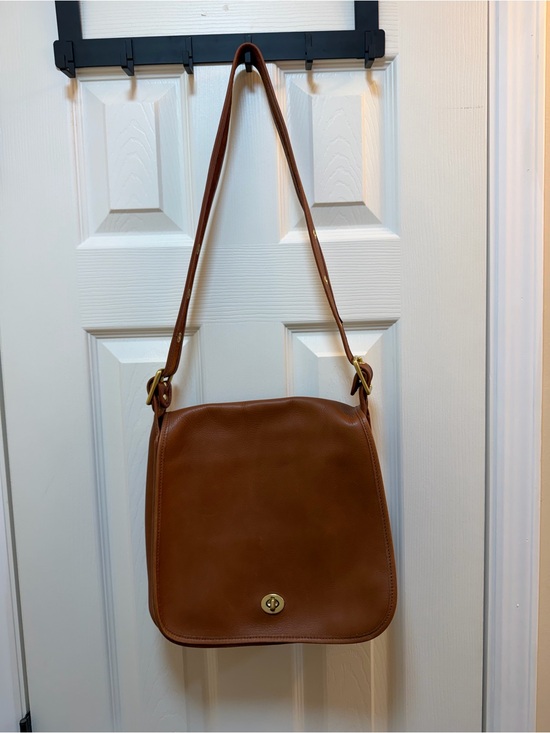Coach Handbags - Vintage Coach Classic Brown Leather Shoulder Bag